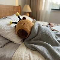 Honey — peluche capybara abeille - VIVA CAPYBARA